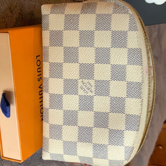 LV cosmetic bag - Picture 2 of 10